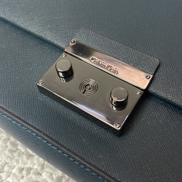 Calvin Klein. Navy Blue Leather Purse. New - Picture 3 of 6